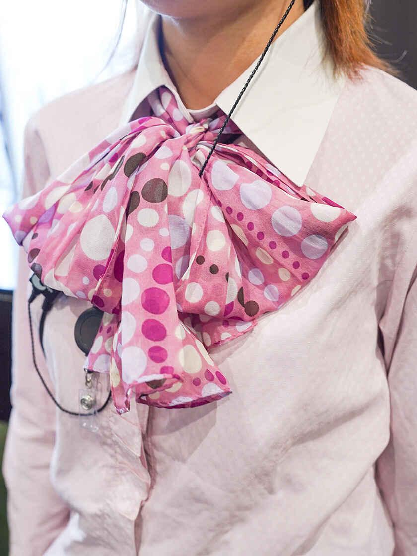 ロンハイズカフェ遠賀店の制服3