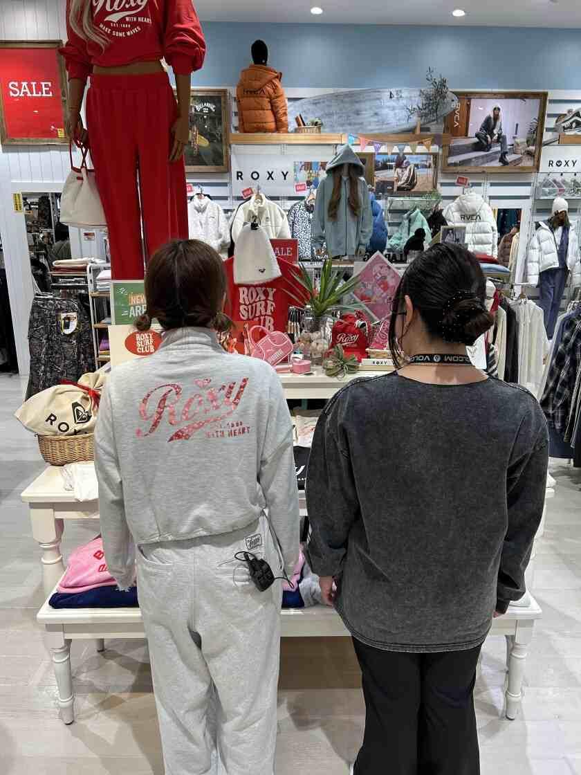 ムラサキスポーツ イオンモール鶴見緑地店の制服2