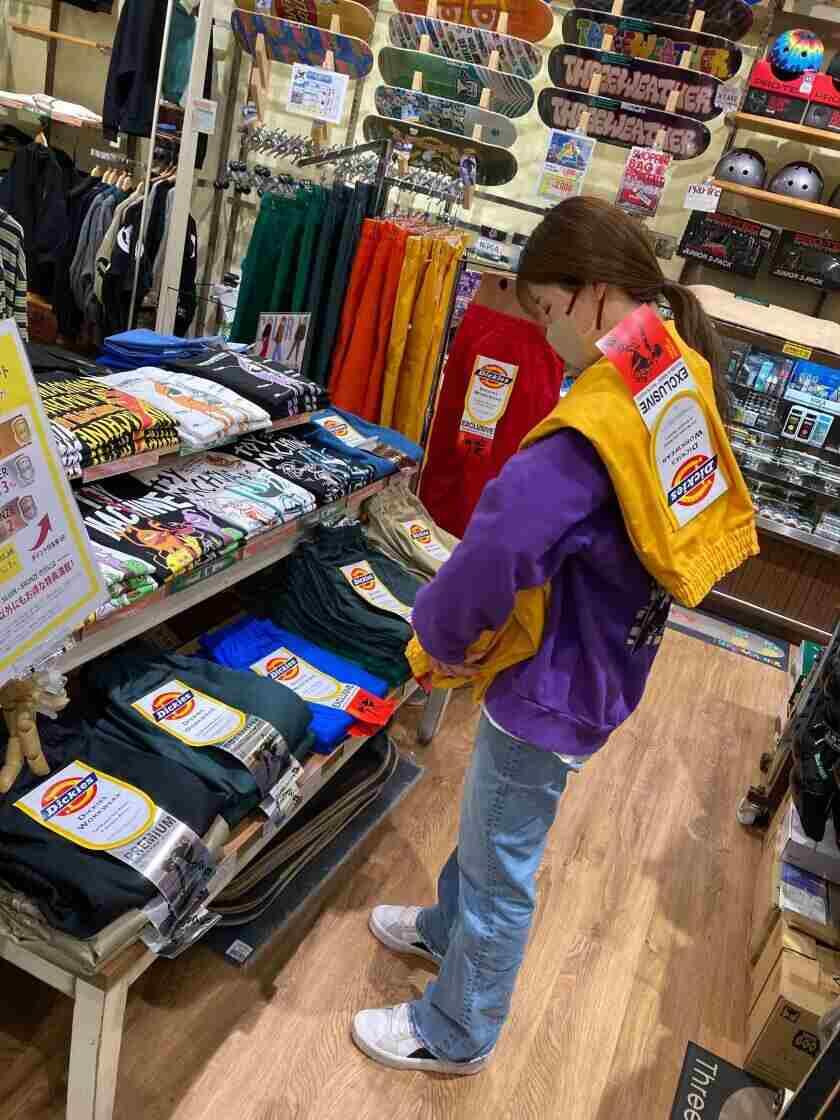 ムラサキスポーツ ゆめタウン久留米店の制服2