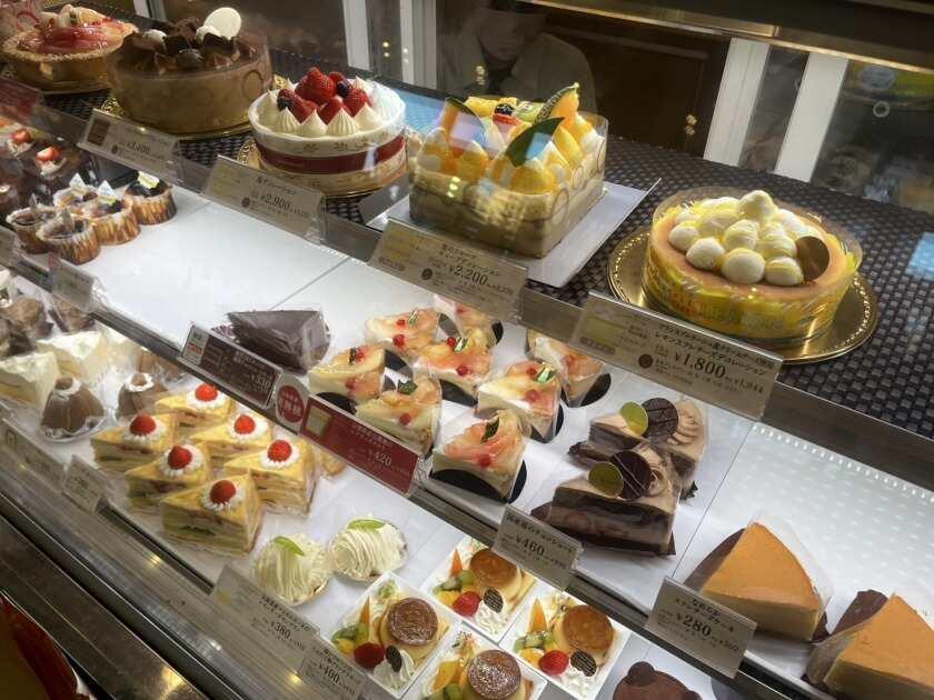 シャトレーゼ　上新庄店の制服3