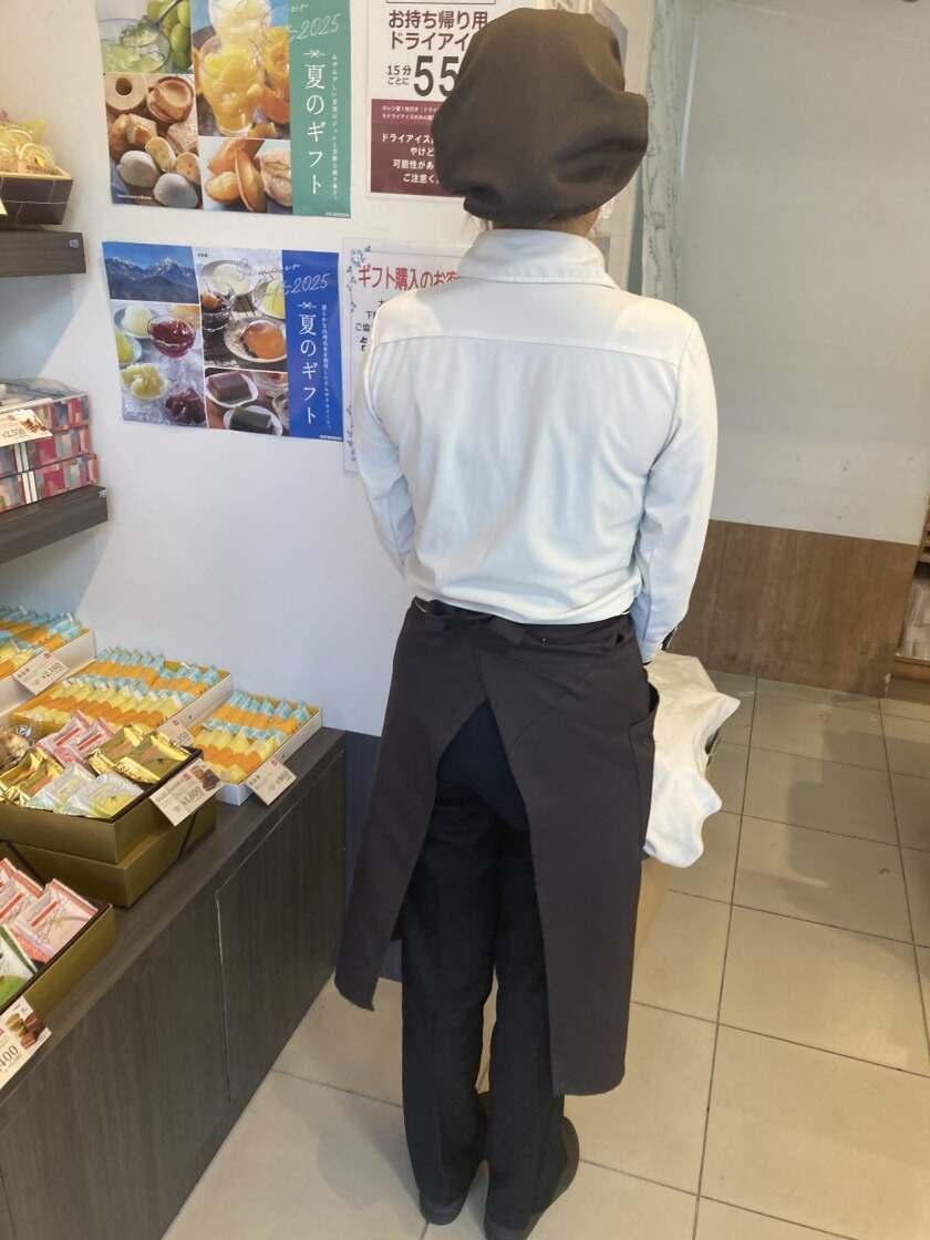 シャトレーゼ　上新庄店の制服2