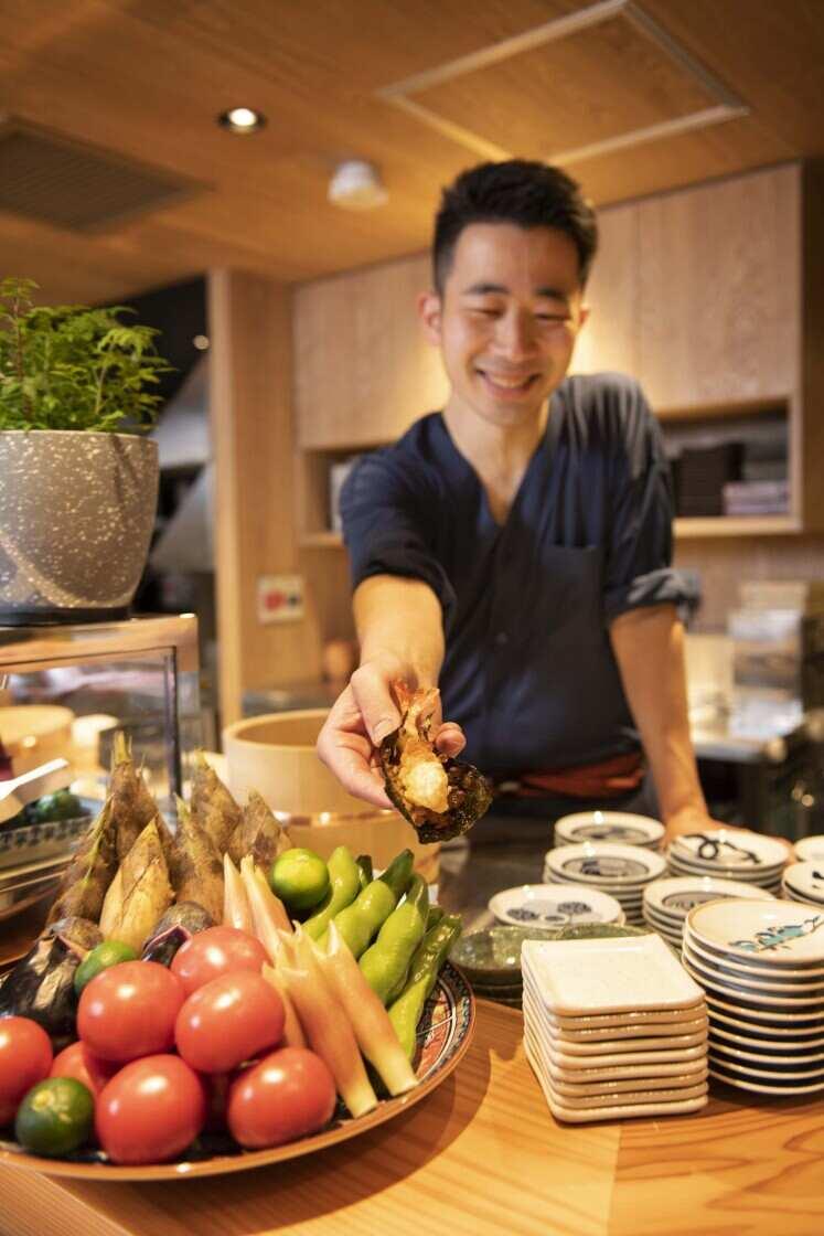 寿司トおでん にのや 有楽町店の制服2