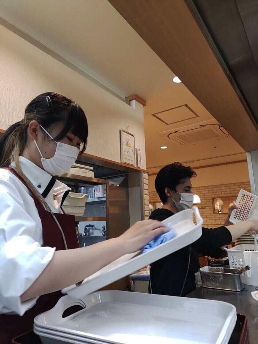 鶏白湯麺 田ぶしサントムーン店の制服2