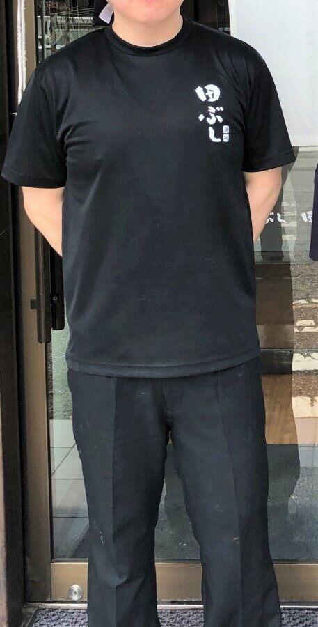 鶏白湯麺 田ぶしサントムーン店の制服3