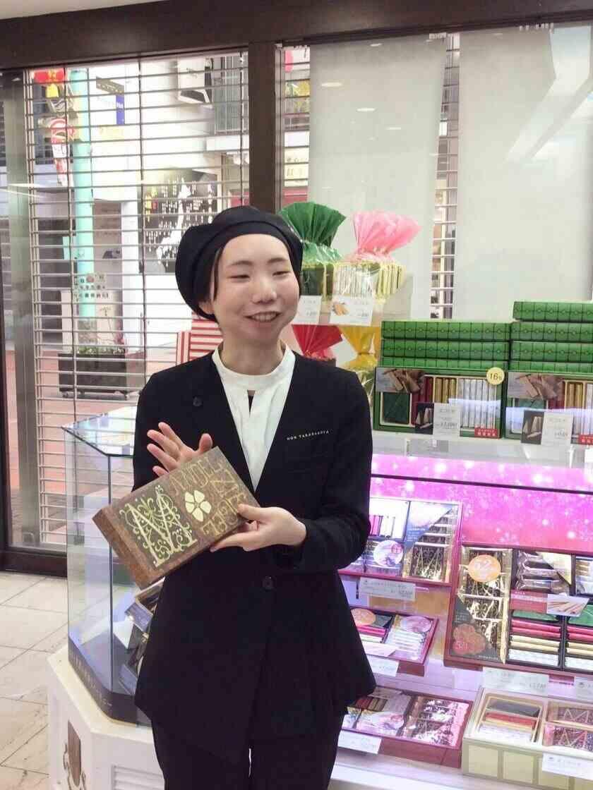 本高砂屋　高槻松坂屋店の制服3