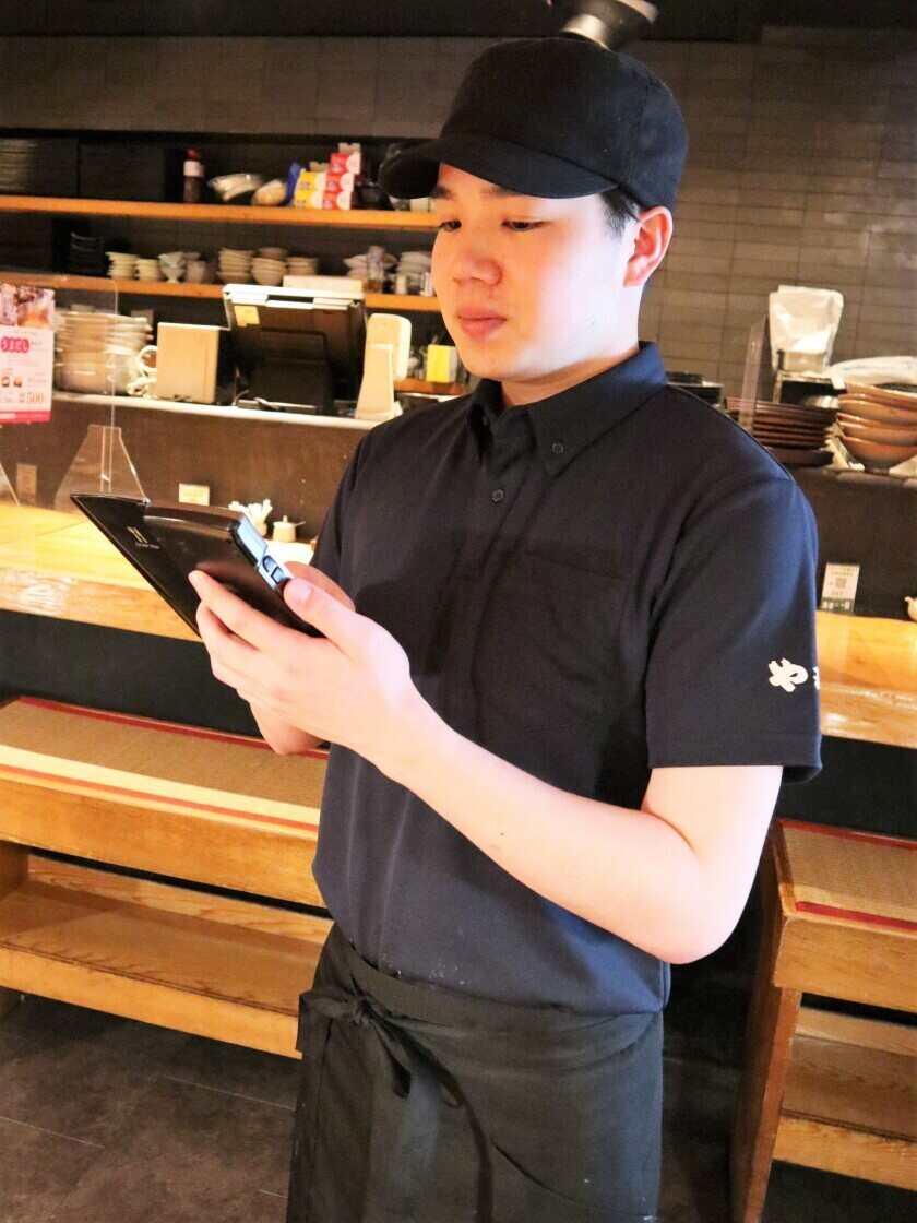 博多もつ鍋 やまや 大阪北浜店（株式会社ブリッジフォー）の制服3