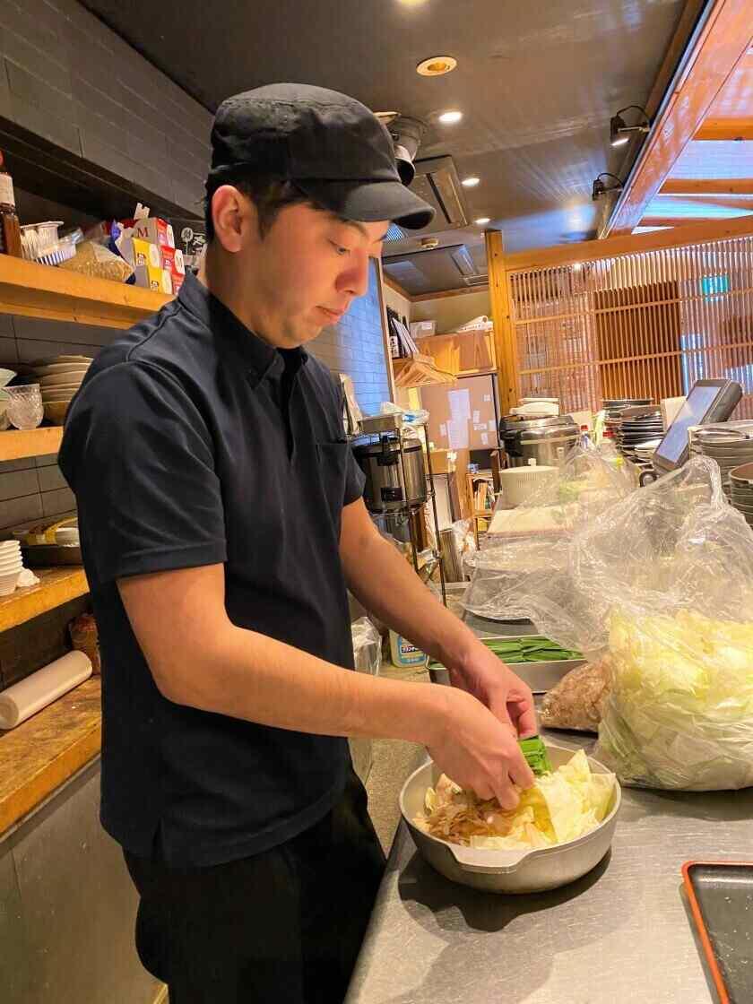 博多もつ鍋 やまや 大阪北浜店（株式会社ブリッジフォー）の制服5