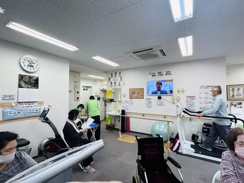 アイ‐フィット淀川の制服8