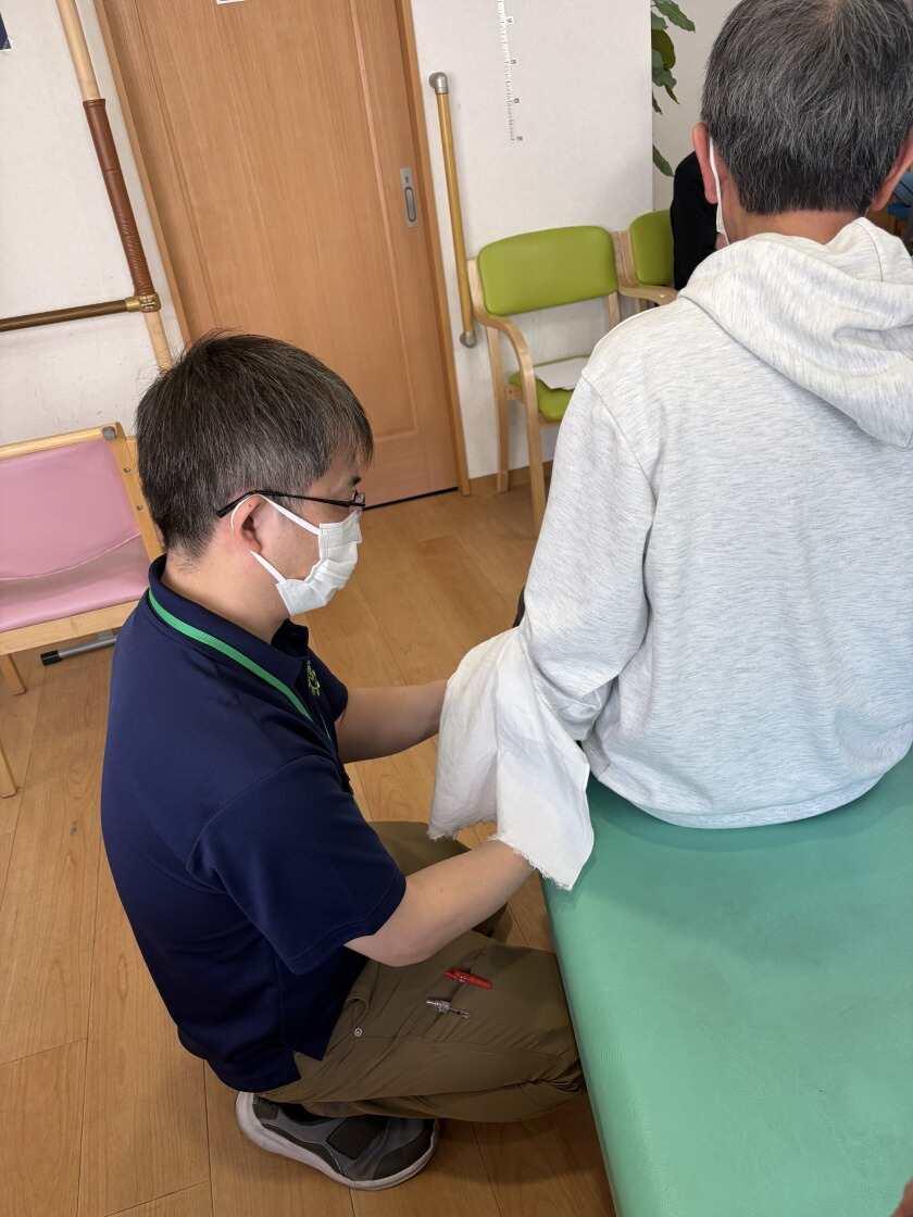 長尾デイの制服1