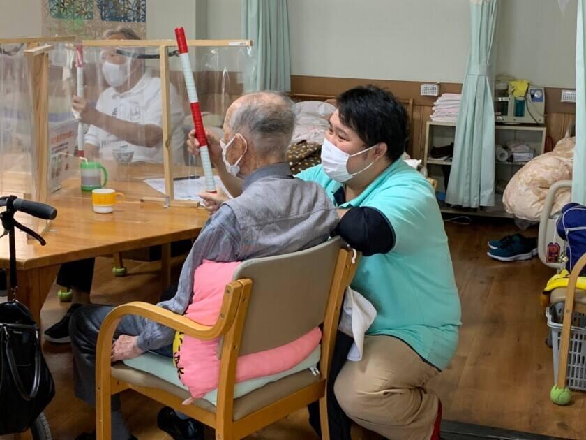 はなまるデイサービス東香里の制服6
