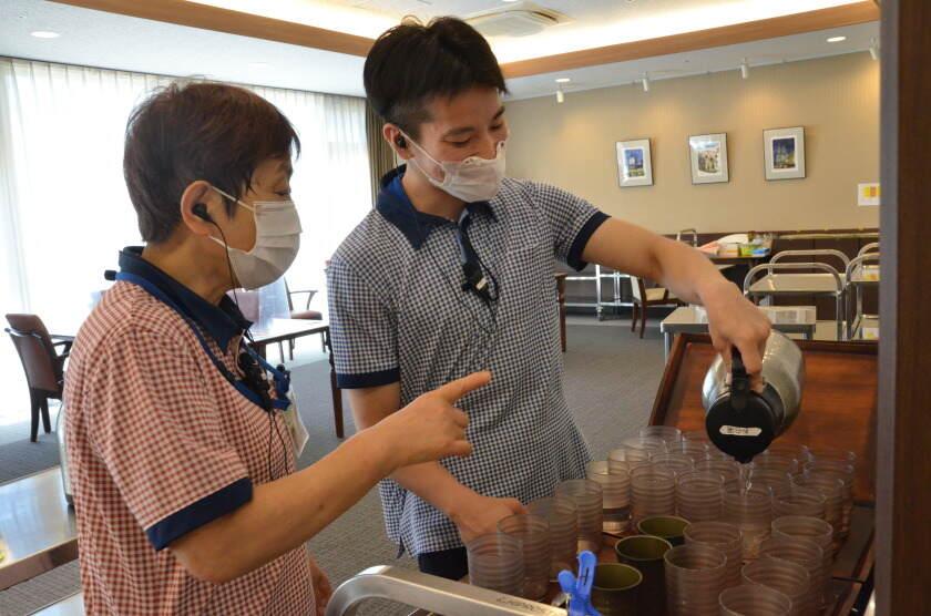 頂　有料老人ホームの制服6