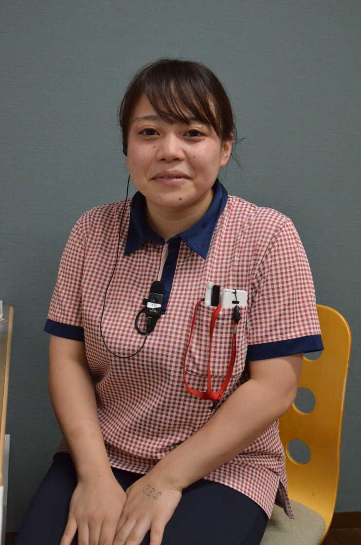 頂　有料老人ホームの制服1