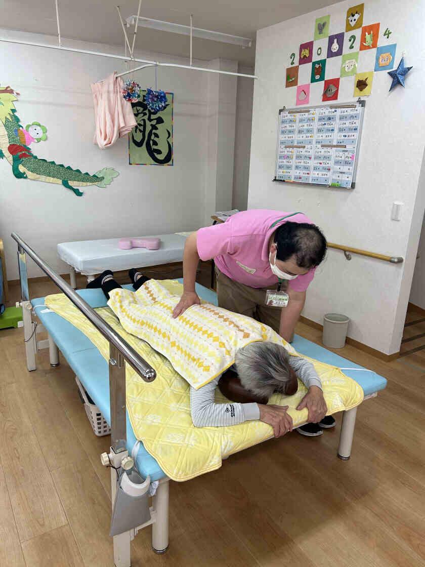 はなまるデイサービス牧野の制服8