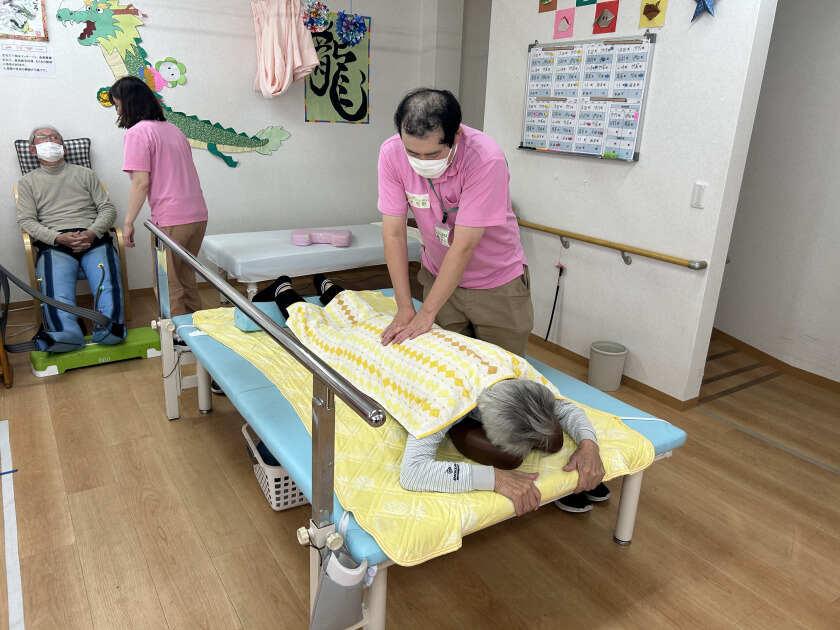 はなまるデイサービス牧野の制服7