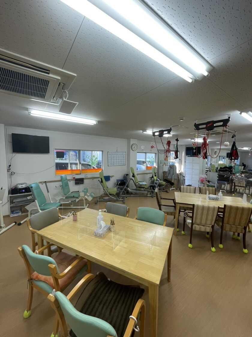 はなまるデイサービス寝屋川の制服2