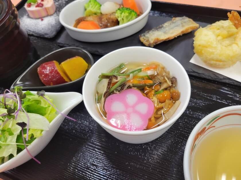 関西労災病院　 レストラン花みず木の制服1