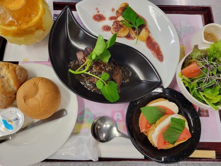 関西労災病院　 レストラン花みず木の制服2