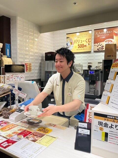 ドトールコーヒーショップ　飯田橋ラムラ店の制服1