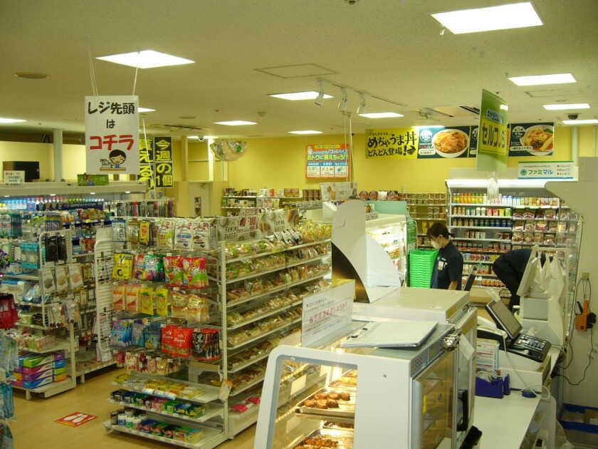 ファミリーマート中国労災病院店の制服3