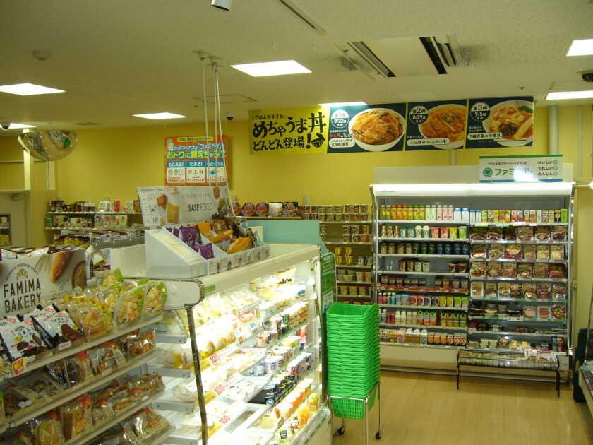 ファミリーマート中国労災病院店の制服2
