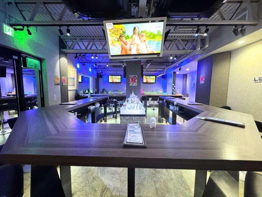 Level XYZ　博多駅前店の制服2