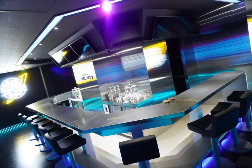 Level XYZ　博多駅前店の制服3