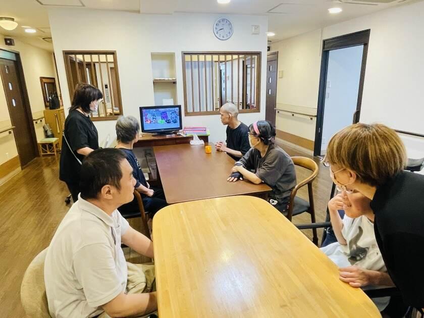 NPO法人ビハーラ21 ケアホームあかんのんの制服2