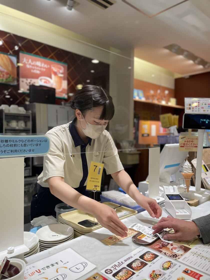 ドトールコーヒー 神大病院店の制服4