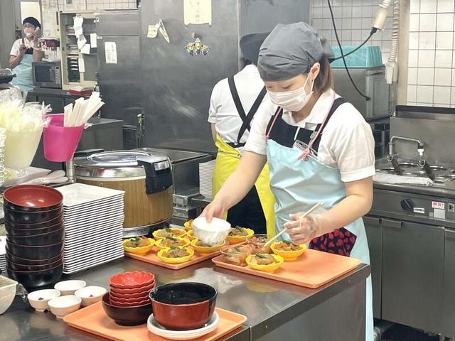 土日祝休み×平日昼のみ◎盛り付け・片付け中心の調理補助(フード・飲食、神戸市中央区)のイメージ画像