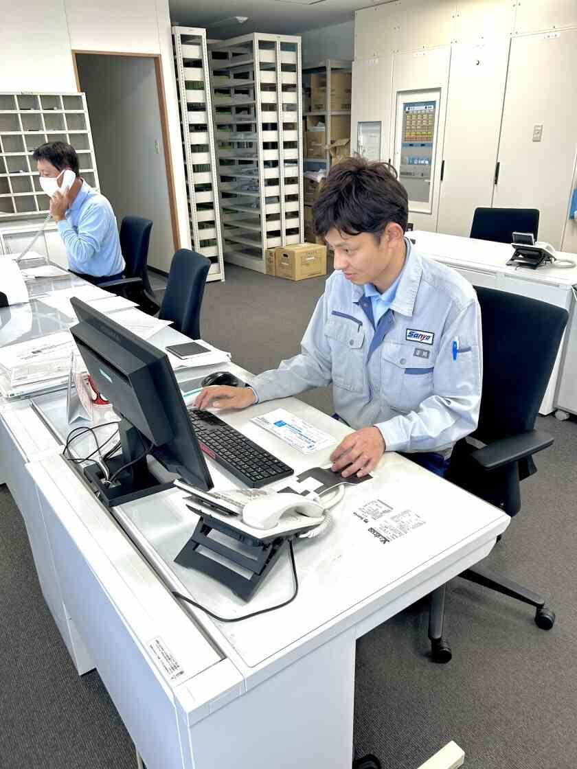 山陽自動車運送株式会社　つくばみらい物流センターの制服1