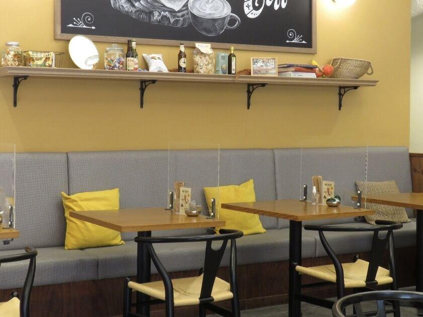 Mother Moon Cafe* 加古川店の制服2