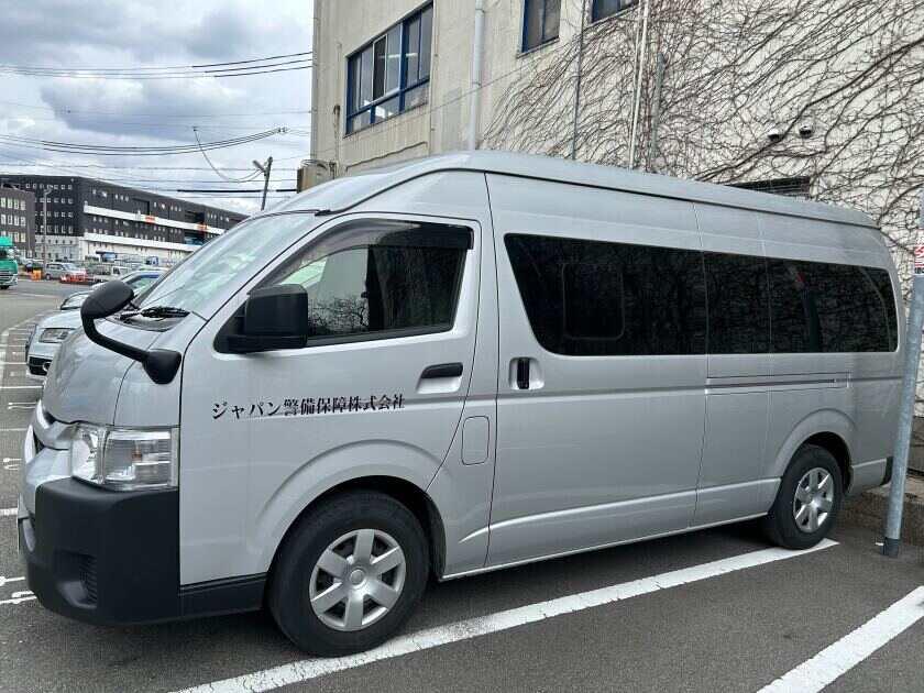 ジャパン警備保障株式会社の制服2