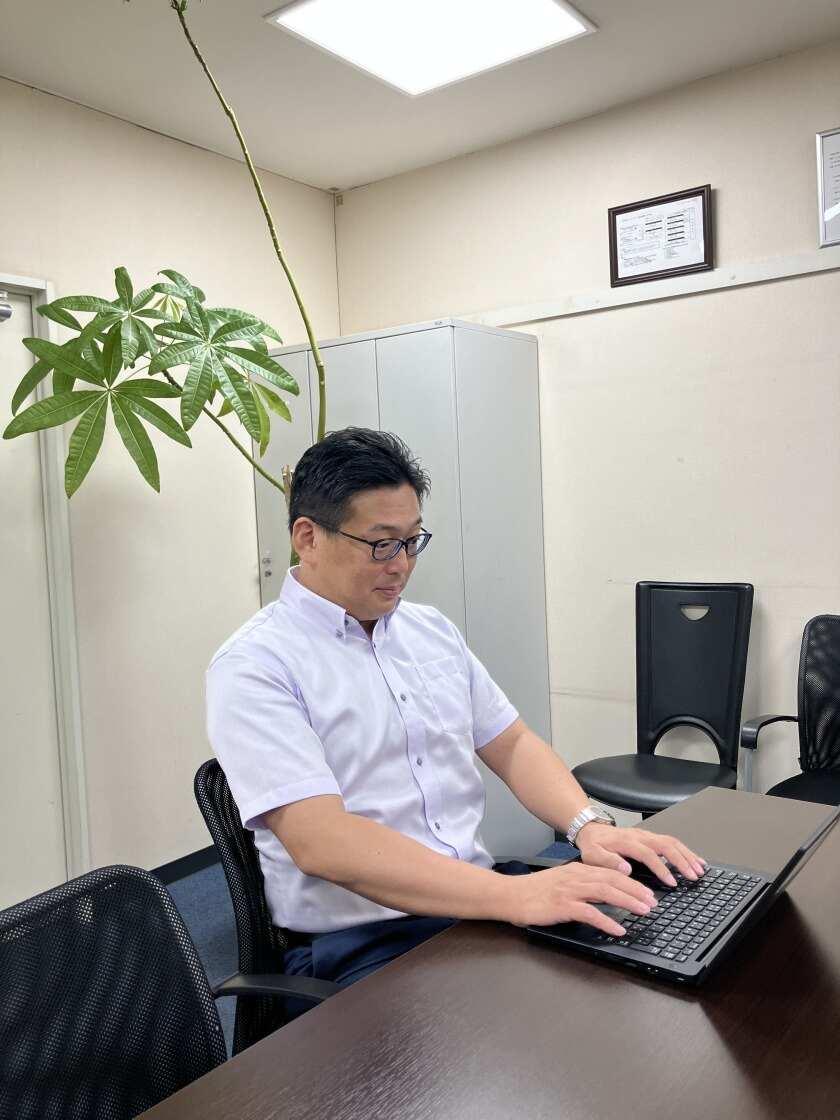 株式会社メールハウスの制服2