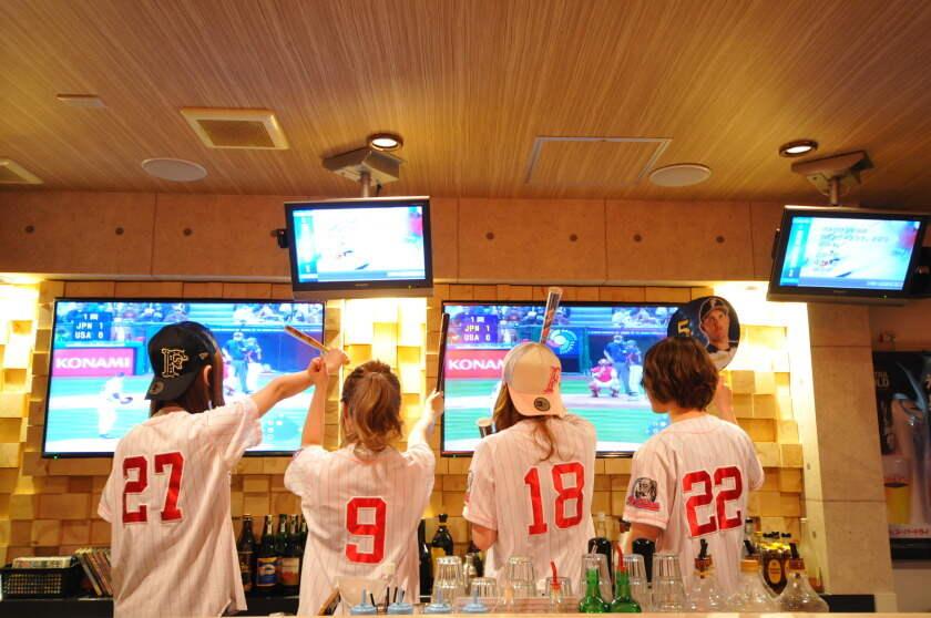 スターコレクションズ 採用窓口の制服2