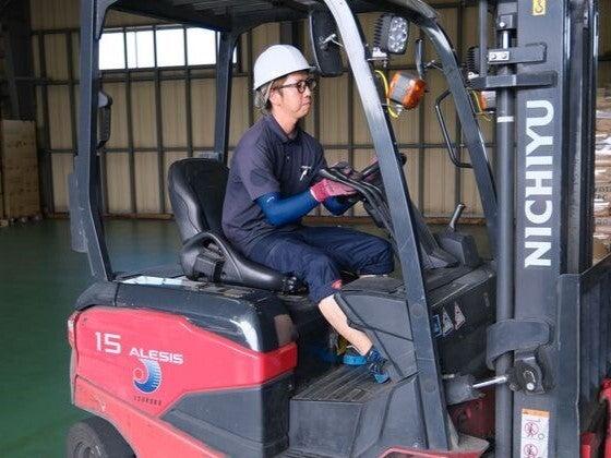 株式会社ツルクの制服3