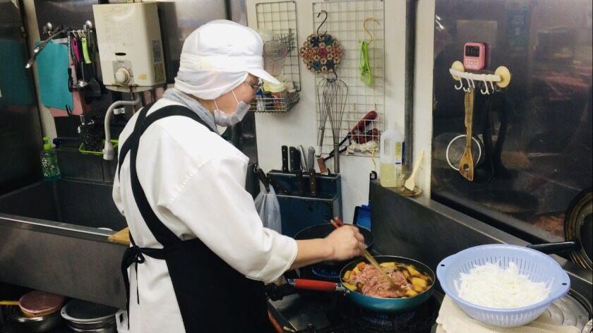 アタックス　菱刈店の制服2