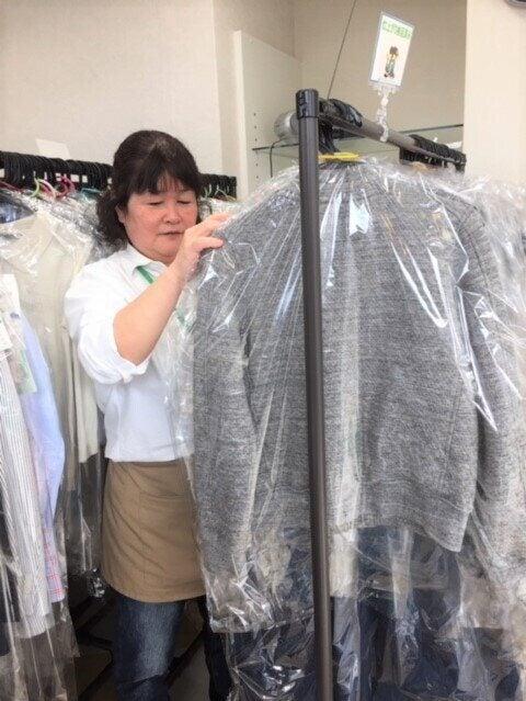 クリーニングぴいぷる　衣笠店の制服1