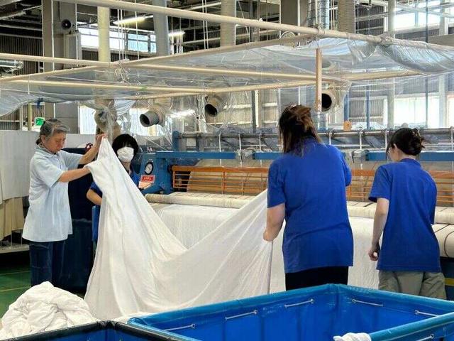 【未経験OK】クリーニング工場内で簡単な仕上げ作業！力仕事なし(軽作業・物流、三島市)のイメージ画像