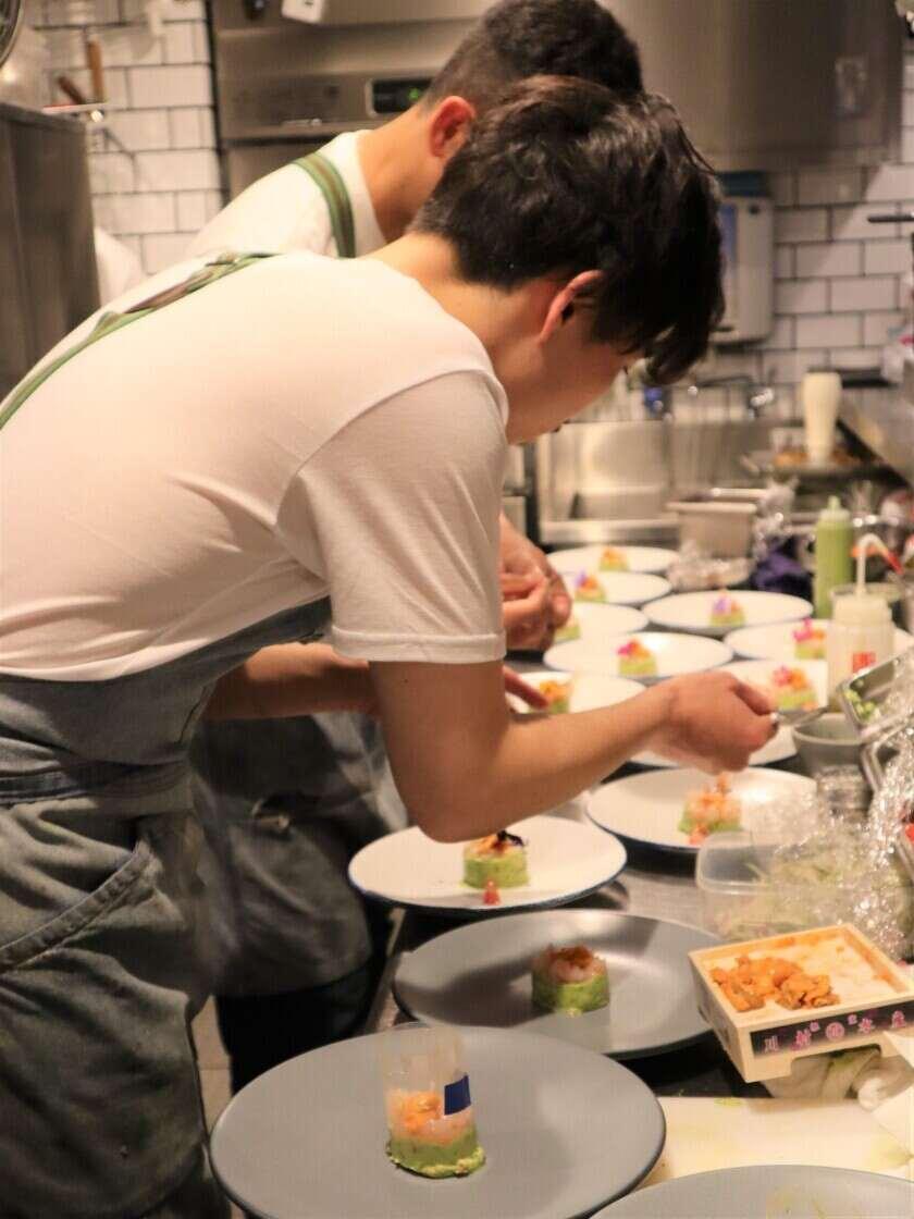 Modern  Mexican  CABOSの制服1