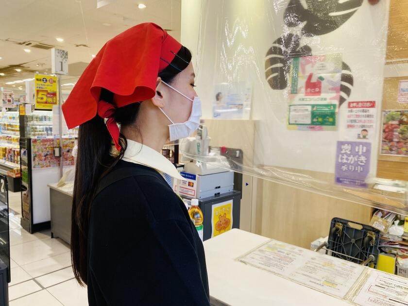 マルヤスJR千里丘店の制服3