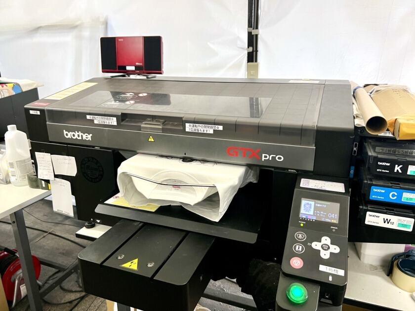 【コアポイント】仕分け・ピッキング＼あなたの手で、ファンに “ワクワク”を届けるお仕事！／の制服4