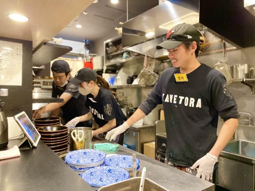 麺や兼虎　博多デイトス店【急募！手に職をつけたい方大歓迎！】の制服1