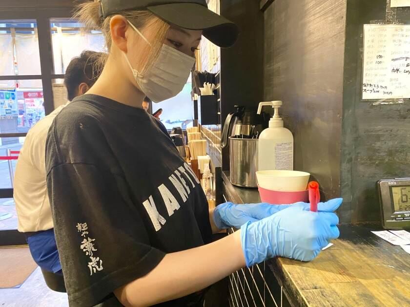 麺や兼虎　天神本店の制服7