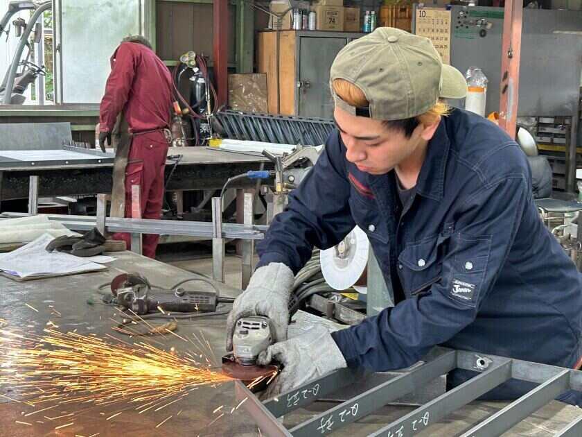 株式会社アート・アクション　吉川工場の制服1