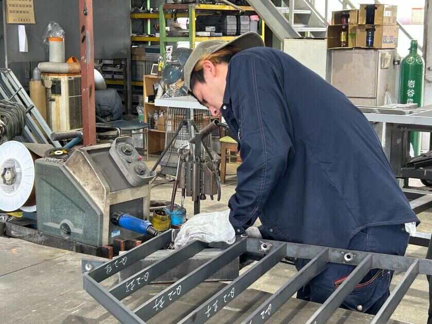 株式会社アート・アクション　吉川工場の制服2