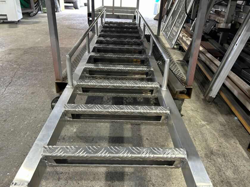 株式会社アート・アクション　吉川工場の制服7