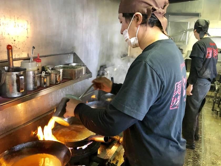 麺場彰膳 春日本店の制服5
