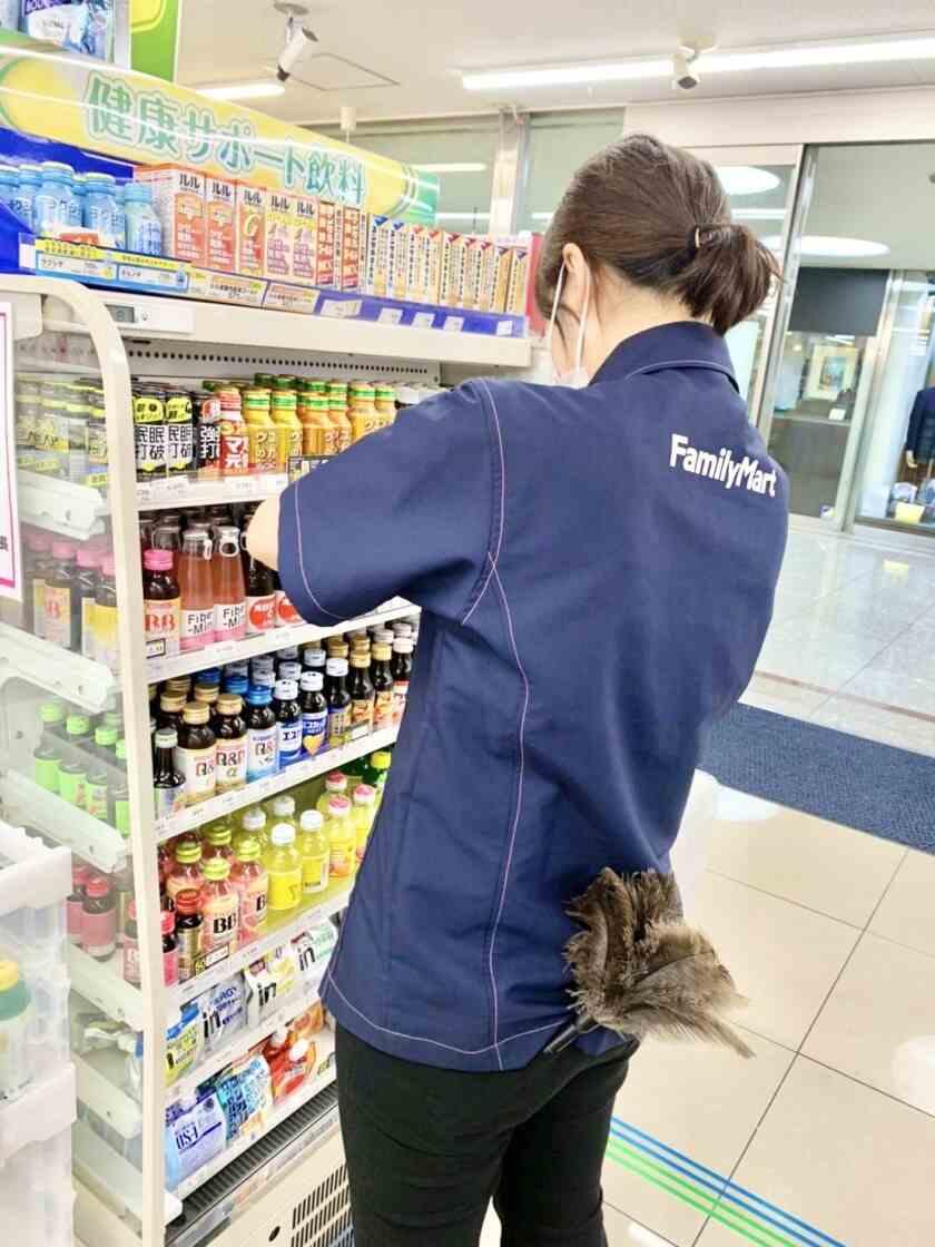 ファミリーマート　大阪センタービル店の制服1