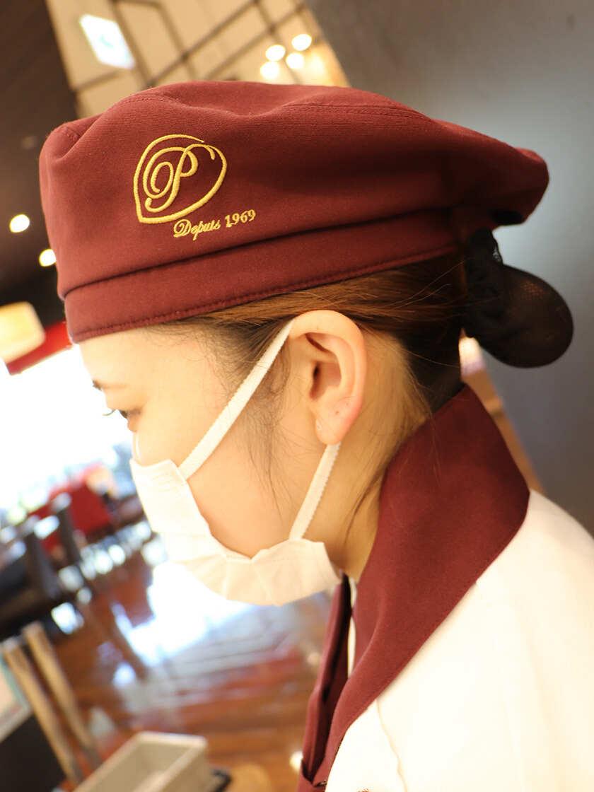 ポンパドウル クイーンズスクエア店の制服2