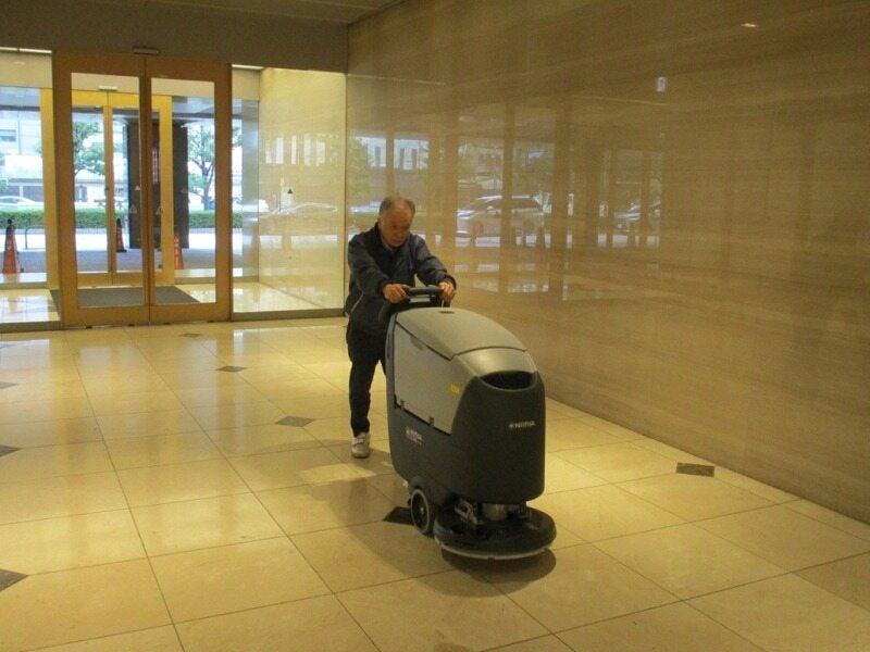 阪急阪神クリーンサービス株式会社　アプローズタワーの仕事画像3